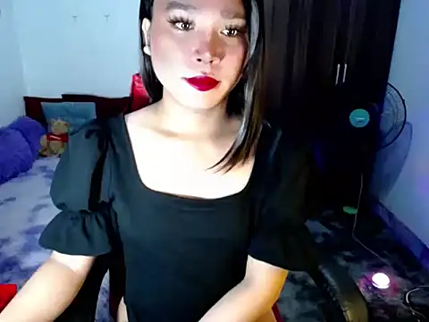 Snapshot of Urassiansweetcummer chatting on May 14, 1:57 am Urassiansweetcummer online show from May 14, 1:57 am