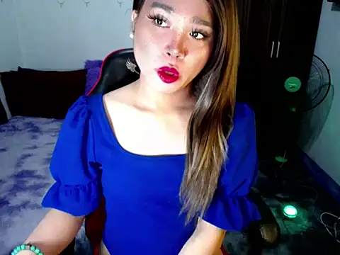 Urassiansweetcummer online show from December 19, 2:15 am