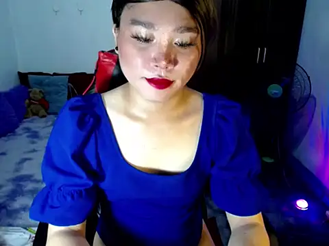 Urassiansweetcummer online show from April 8, 3:19 am