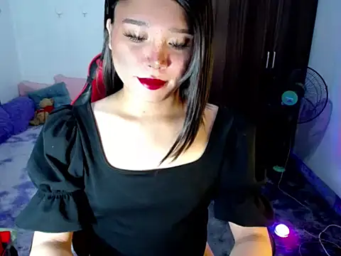 Snapshot of Urassiansweetcummer chatting on May 22, 12:14 pm Urassiansweetcummer online show from May 22, 12:14 pm
