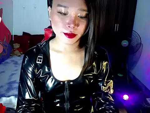 Urassiansweetcummer online show from July 22, 1:29 am