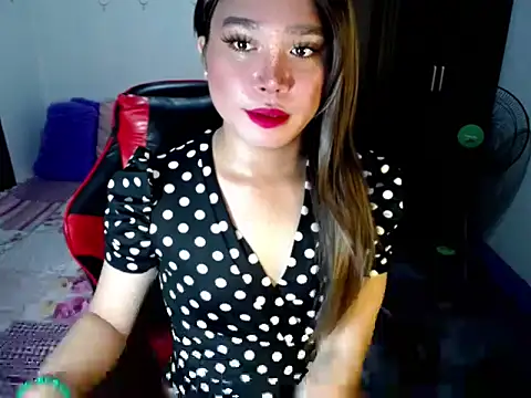 Urassiansweetcummer online show from October 24, 2:10 am