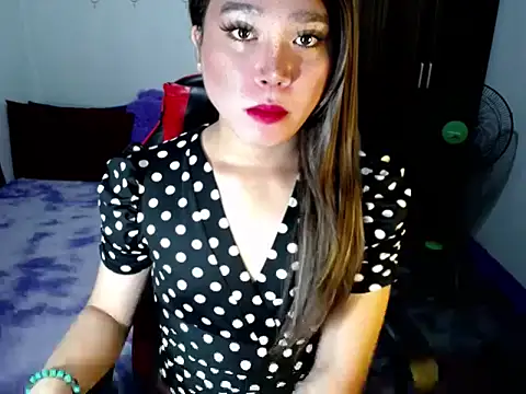 Urassiansweetcummer online show from November 2, 1:10 am