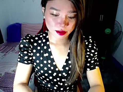 Urassiansweetcummer online show from October 23, 2:10 am