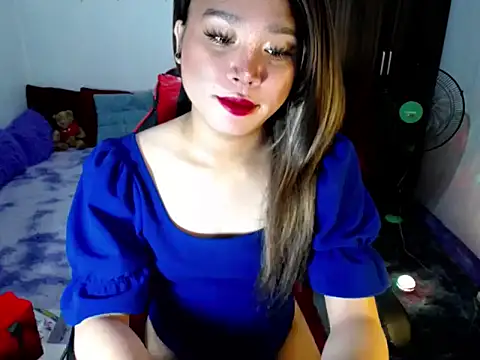 Urassiansweetcummer online show from March 2, 12:00 am