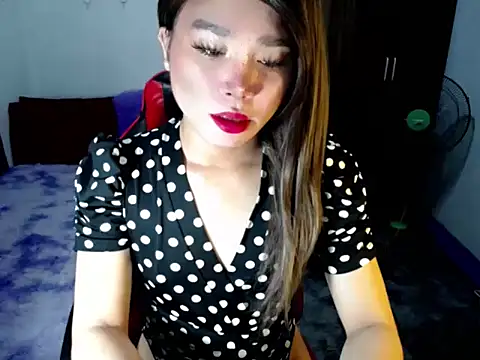 Urassiansweetcummer online show from November 23, 1:59 am