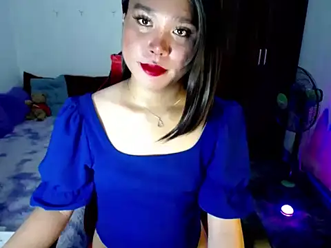 Snapshot of Urassiansweetcummer chatting on April 22, 4:08 am Urassiansweetcummer online show from April 22, 4:08 am