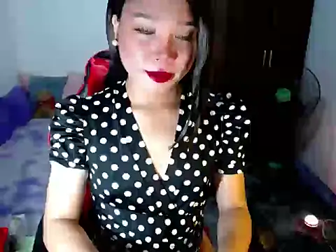 Snapshot of Urassiansweetcummer chatting on May 24, 12:54 am Urassiansweetcummer online show from May 24, 12:54 am