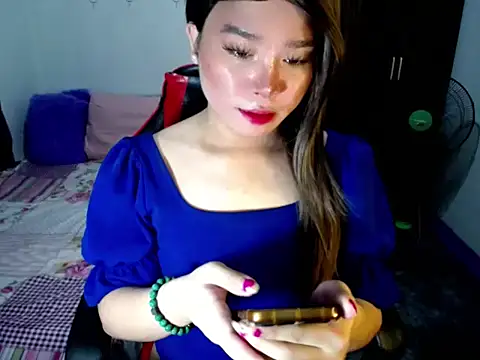 Urassiansweetcummer online show from October 15, 2:21 am