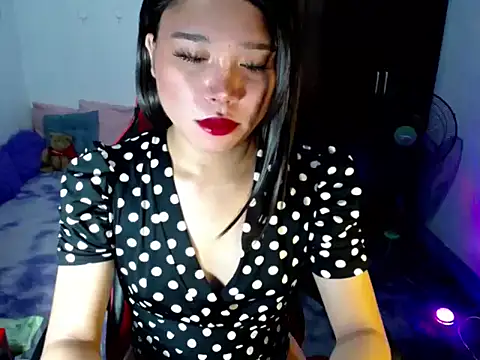Snapshot of Urassiansweetcummer chatting on May 26, 1:58 am Urassiansweetcummer online show from May 26, 1:58 am