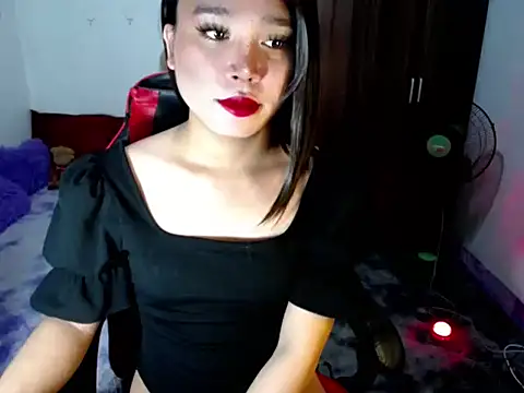Urassiansweetcummer online show from June 22, 2:06 am