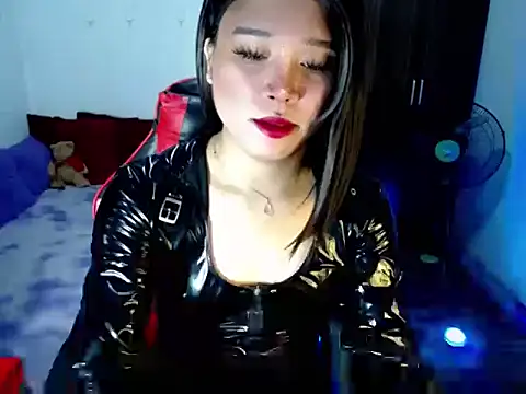 Urassiansweetcummer online show from July 2, 3:23 am