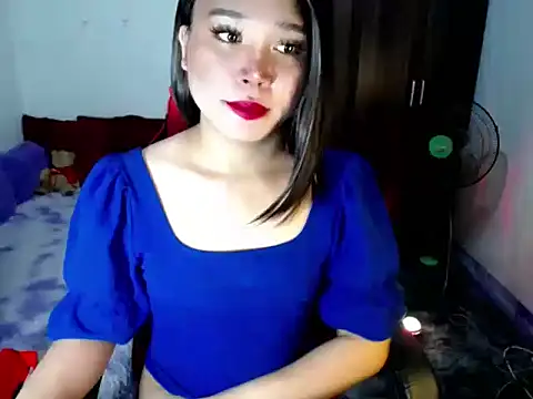 Urassiansweetcummer online show from July 10, 12:54 am