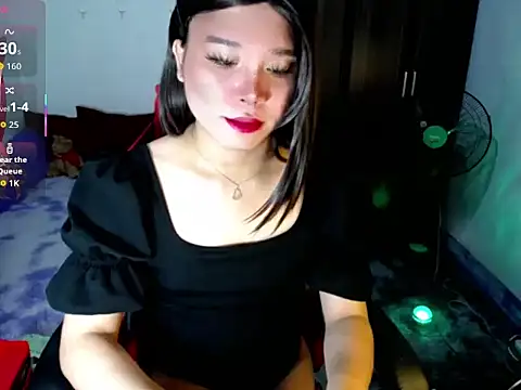 Urassiansweetcummer online show from July 15, 3:02 am