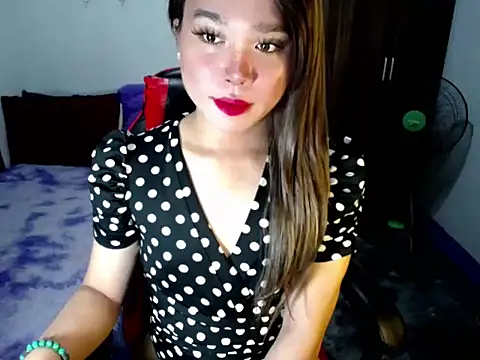 Urassiansweetcummer online show from November 4, 2:04 am