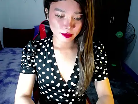 Urassiansweetcummer online show from November 20, 12:28 pm