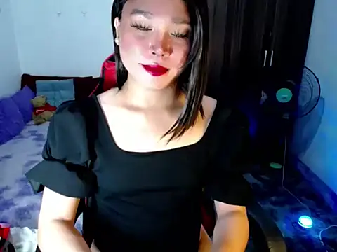 Snapshot of Urassiansweetcummer chatting on May 16, 1:48 am Urassiansweetcummer online show from May 16, 1:48 am