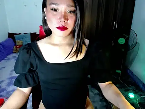 Snapshot of Urassiansweetcummer chatting on May 15, 3:59 am Urassiansweetcummer online show from May 15, 3:59 am