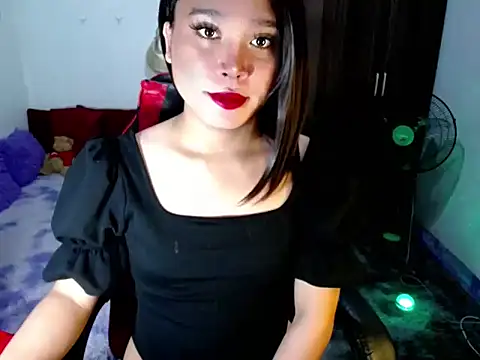 Urassiansweetcummer online show from June 21, 2:06 am