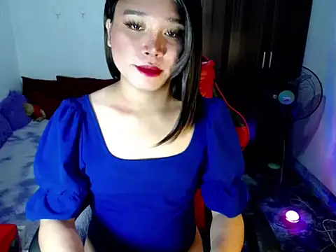 Urassiansweetcummer online show from July 7, 6:47 am
