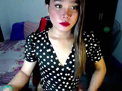 Urassiansweetcummer online show from October 20, 2:13 am