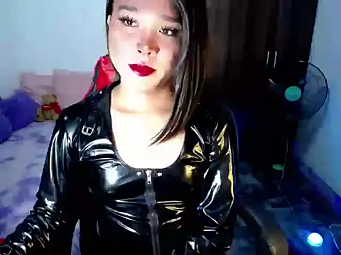 Snapshot of Urassiansweetcummer chatting on June 2, 2:44 am Urassiansweetcummer online show from June 2, 2:44 am