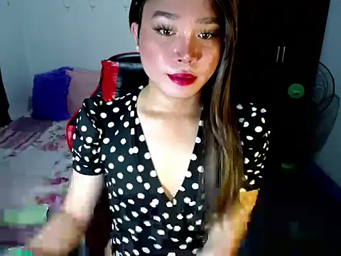 Urassiansweetcummer online show from October 18, 2:35 am