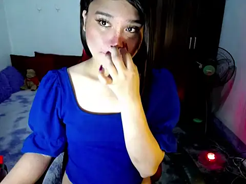 Urassiansweetcummer online show from July 8, 1:52 am