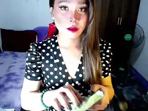 Urassiansweetcummer online show from November 6, 2:15 am