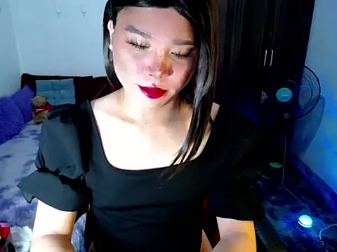Snapshot of Urassiansweetcummer chatting on May 16, 1:26 am Urassiansweetcummer online show from May 16, 1:26 am