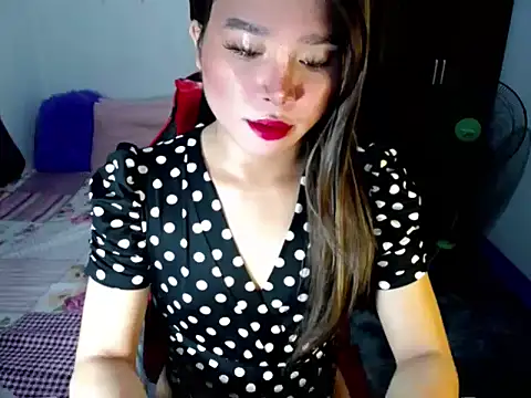 Urassiansweetcummer online show from October 22, 1:49 am