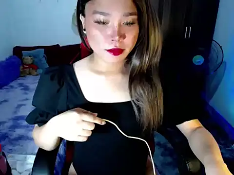 Urassiansweetcummer online show from March 17, 2:47 am