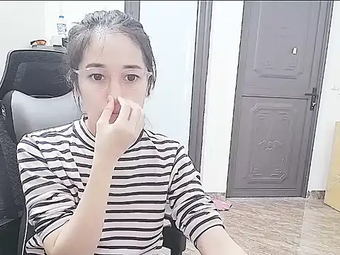 Shulee21 online show from October 24, 2:43 am