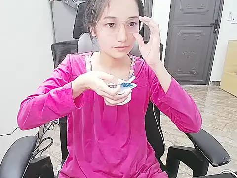 Shulee21 online show from October 29, 4:44 am