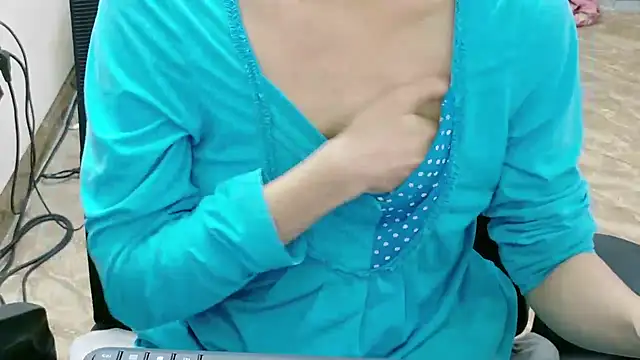 Shulee21 online show from October 31, 2:52 am