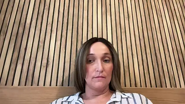 ElegantLilyXX online show from December 17, 1:05 pm