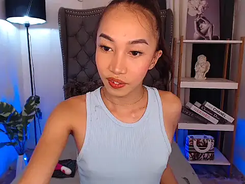 Snapshot of Sweet_kittyxx chatting on December 4, 6:45 am Sweet kittyxx online show from December 4, 6:45 am