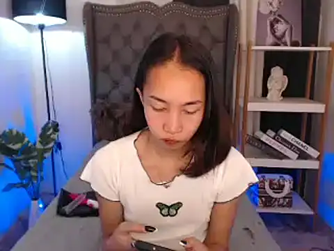 Snapshot of Sweet_kittyxx chatting on November 8, 4:27 am Sweet kittyxx online show from November 8, 4:27 am