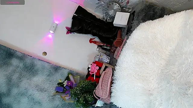 mia holly18 online show from February 2, 4:39 pm