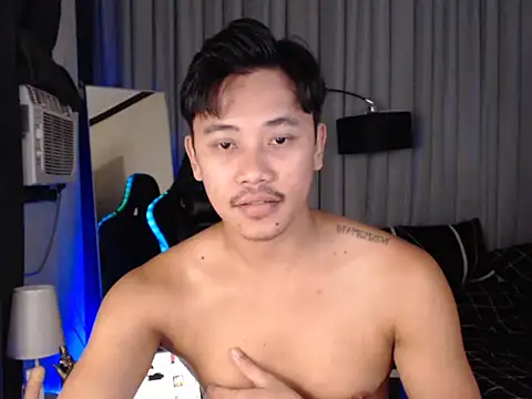 Snapshot of alexsuckable01 chatting on April 25, 6:27 pm alexsuckable01 online show from April 25, 6:27 pm