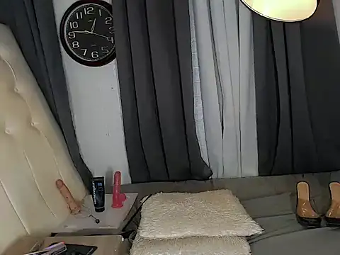 Foxxy Barbie online show from May 6, 6:06 am