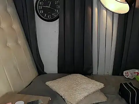 Foxxy Barbie online show from April 18, 6:49 am