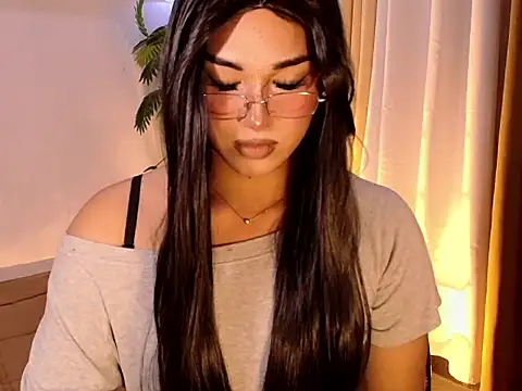 Snapshot of magnificent_kitana chatting on May 24, 4:07 pm magnificent kitana online show from May 24, 4:07 pm