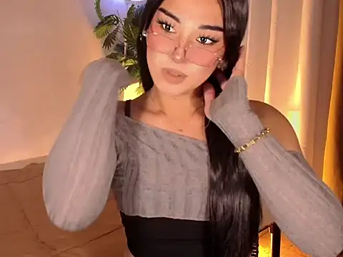 Snapshot of magnificent_kitana chatting on May 27, 6:37 pm magnificent kitana online show from May 27, 6:37 pm