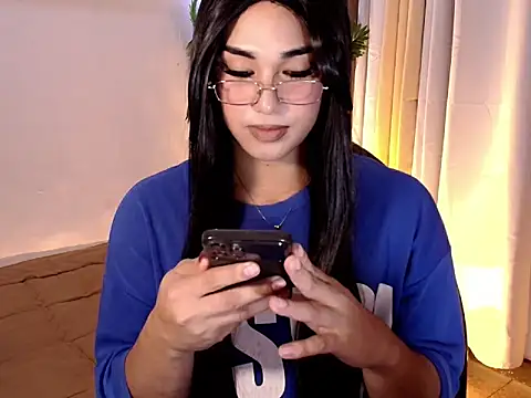 Snapshot of magnificent_kitana chatting on May 20, 12:46 pm magnificent kitana online show from May 20, 12:46 pm