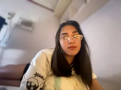 Snapshot of magnificent_kitana chatting on July 15, 9:22 pm magnificent kitana online show from July 15, 9:22 pm