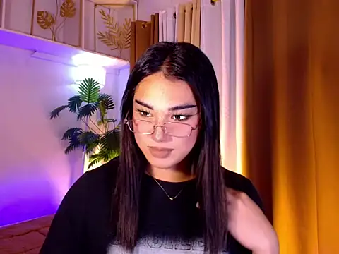 Snapshot of magnificent_kitana chatting on April 27, 5:44 pm magnificent kitana online show from April 27, 5:44 pm