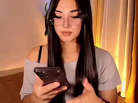 Snapshot of magnificent_kitana chatting on May 22, 2:37 pm magnificent kitana online show from May 22, 2:37 pm