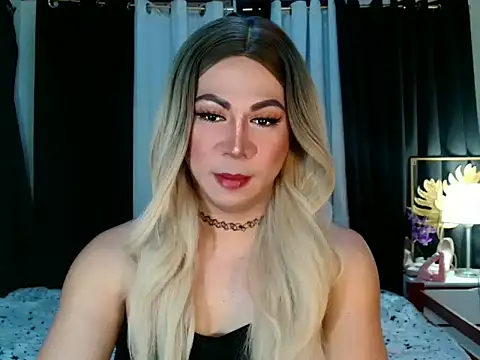Snapshot of _Carmilla chatting on September 20, 11:37 am  Carmilla online show from September 20, 11:37 am