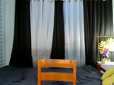 Snapshot of _Carmilla chatting on November 18, 4:32 pm Carmilla online show from November 18, 4:32 pm